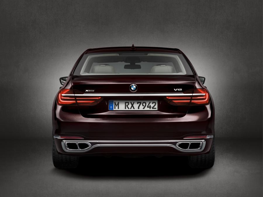  BMW M760Li xDrive V12 Excellence (G12) 2017 года  (WW) (фото 6 из 40)